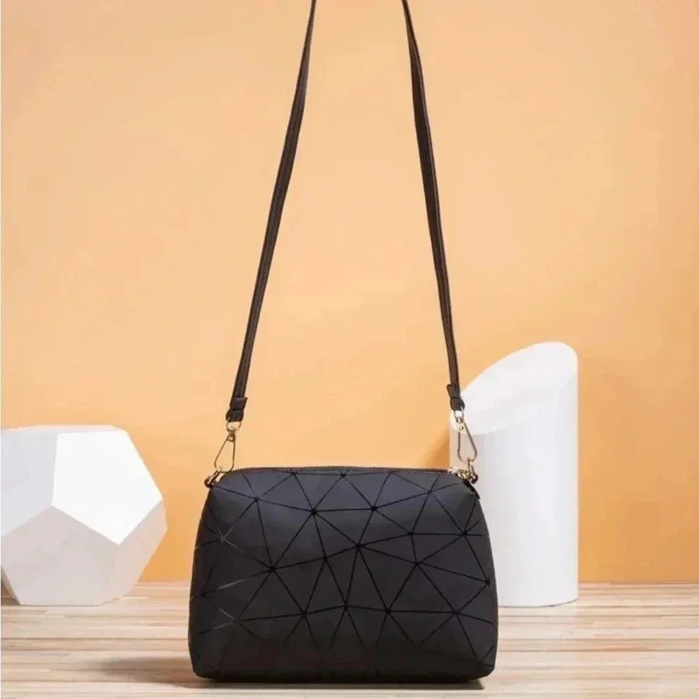 ⚠️Clearance Small Black Patterned Shoulder / Crossbody Bag - Picture 3 of 4